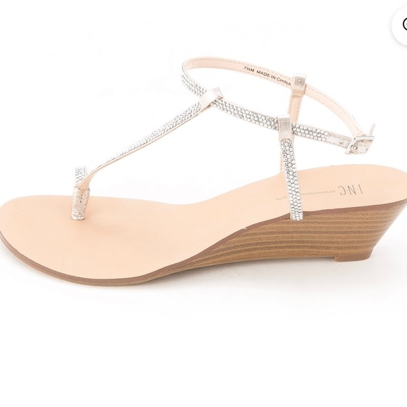 NIB. $79R. I.N.C. Ring Toe Mystik Sandal. Size 9 Pearl Gold - Picture 3 of 10